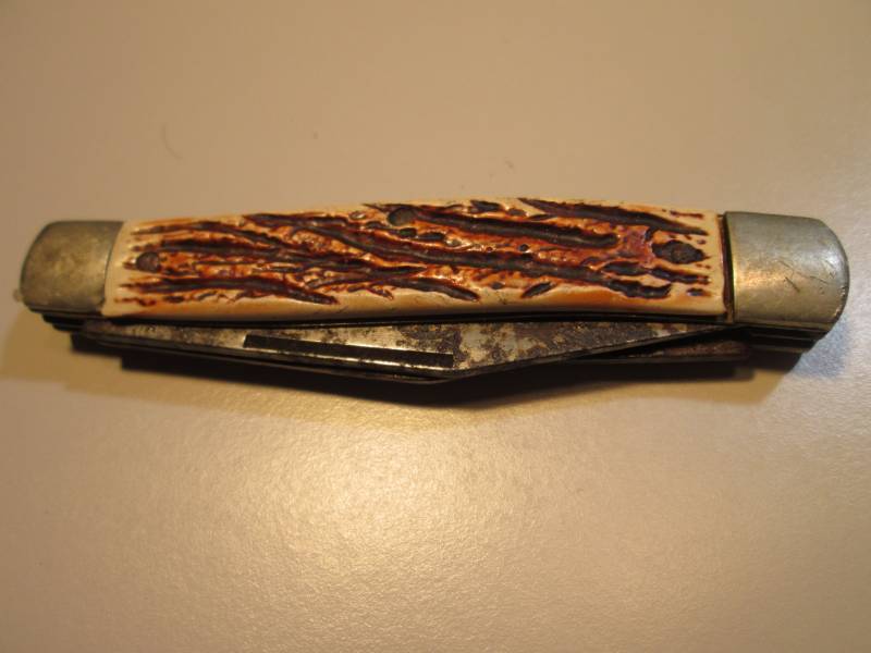 lot 90 image: Vintage Colonial 3-Blade Pocket Kni...