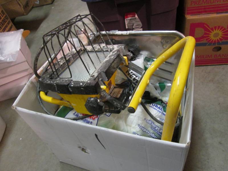 lot 116 image: Lot of Misc Painting Supplies and W...