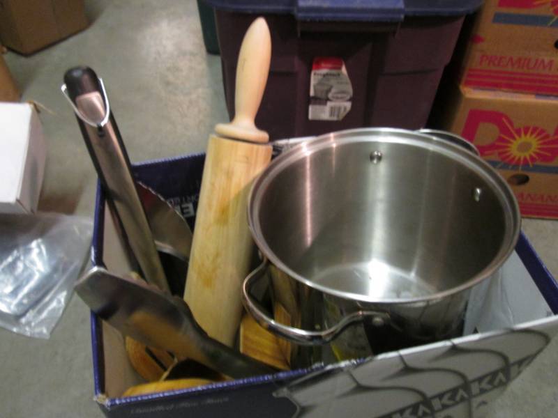 lot 134 image: Box of Misc Kitchen Items See photo...