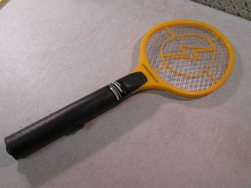 lot 145 image: Electronic Fly Swatter Light turns ...