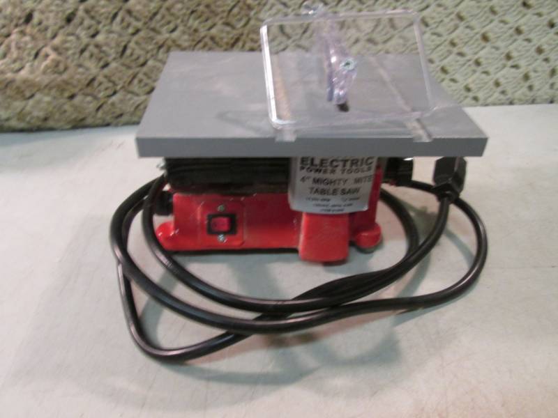 lot 152 image: Chicago Electric 4 Mighty Mite Tab...