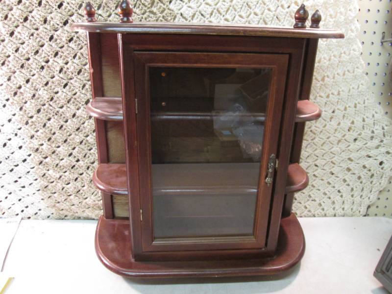 lot 170 image: Vintage Wood Wall Hanging Decor Dis...