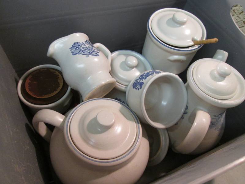 lot 182 image: Ceramic TeaCoffeeKitchen Set  D-1...