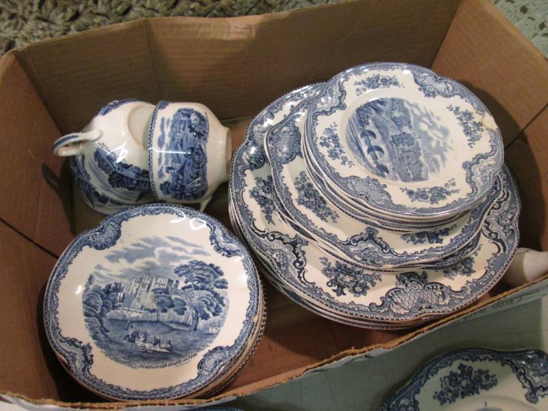 lot 194 image: Lot of  Vintage Johnson Bros Englan...