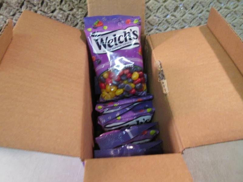 lot 216 image: Box of 8 Bags of Welchs Jelly Bean...