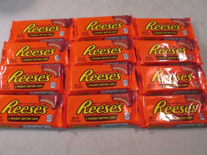 lot 242 image: 12 Reeses Peanut Butter Cups Best b...