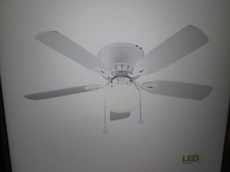 lot 262 image: Kennesaw 42 LED Indoor White Ceili...