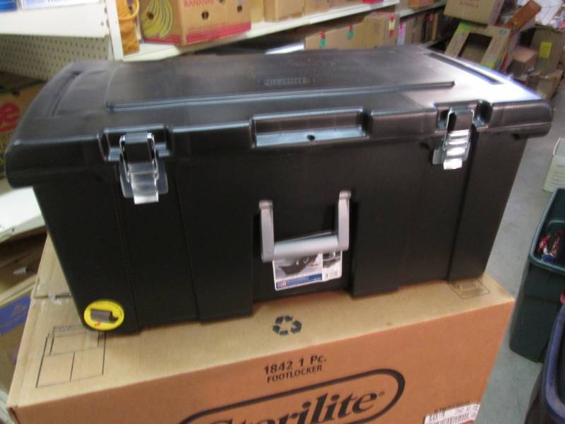lot 268 image: Sterilite 92 quart Footlocker Stora...