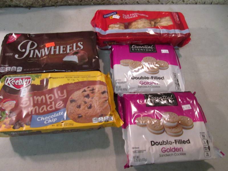 lot 280 image: 5 Packs of Misc Cookies Best by dat...