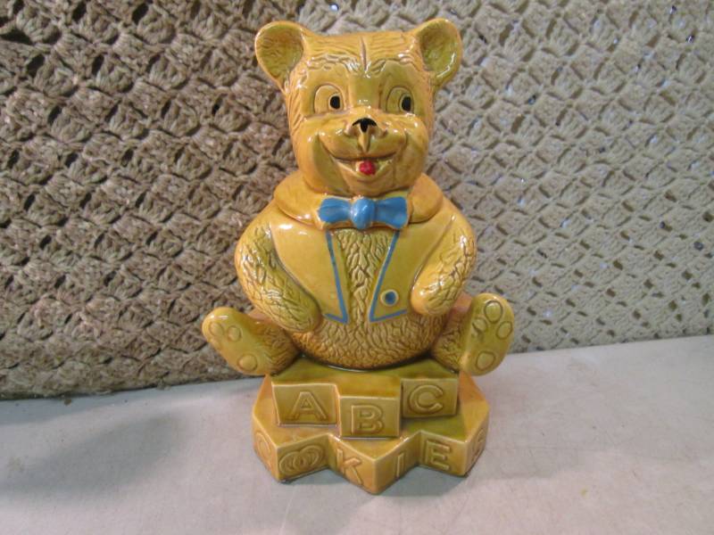 lot 286 image: Vintage Bear Cookie Jar  C-3...
