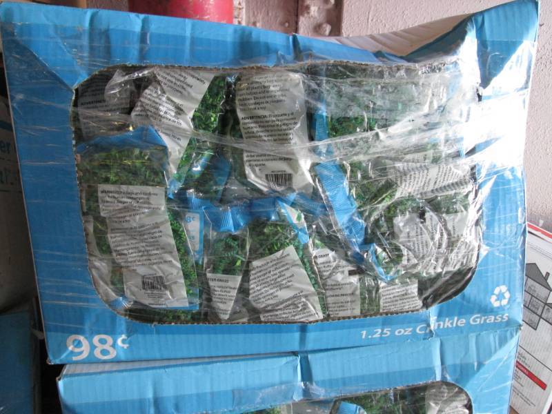 lot 299 image: Case of Green Easter Basket Grass  ...