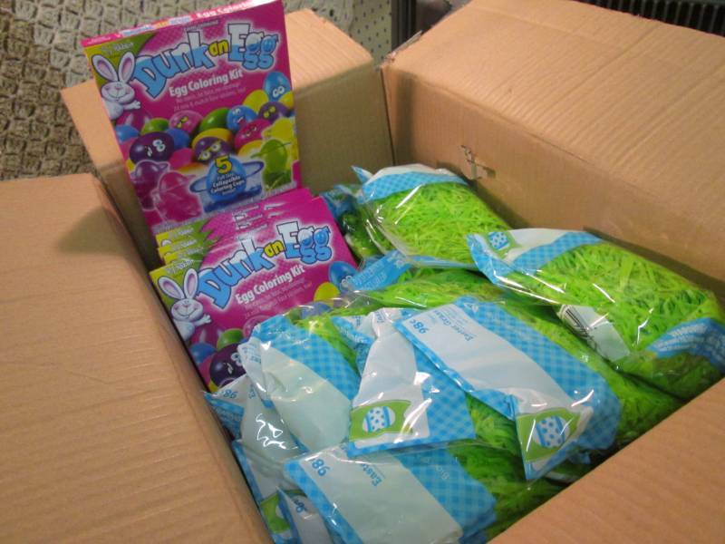 lot 307 image: Lot of Egg Coloring Kits and Grass ...