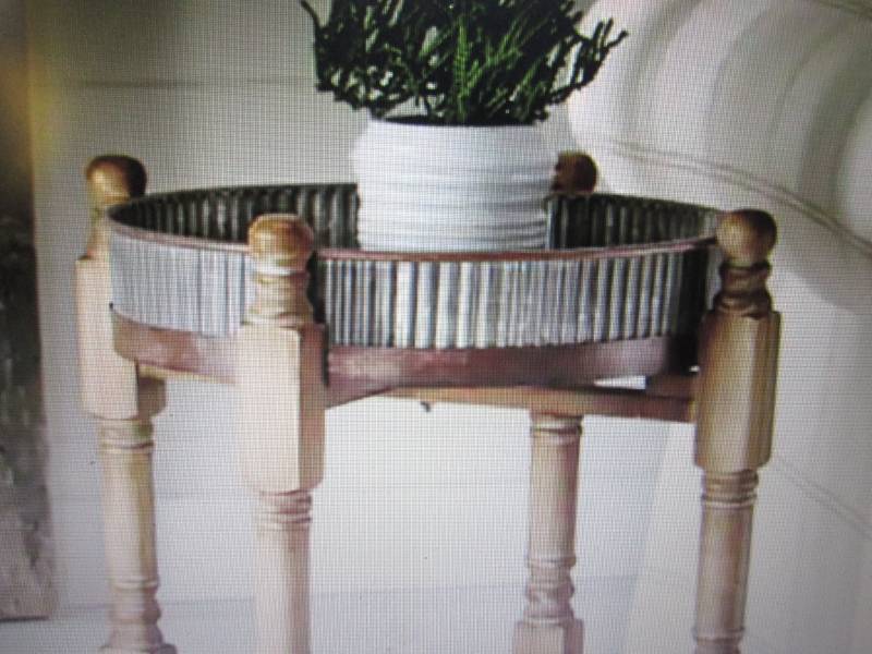 lot 13 image: Bottlecap- top tray only, ...