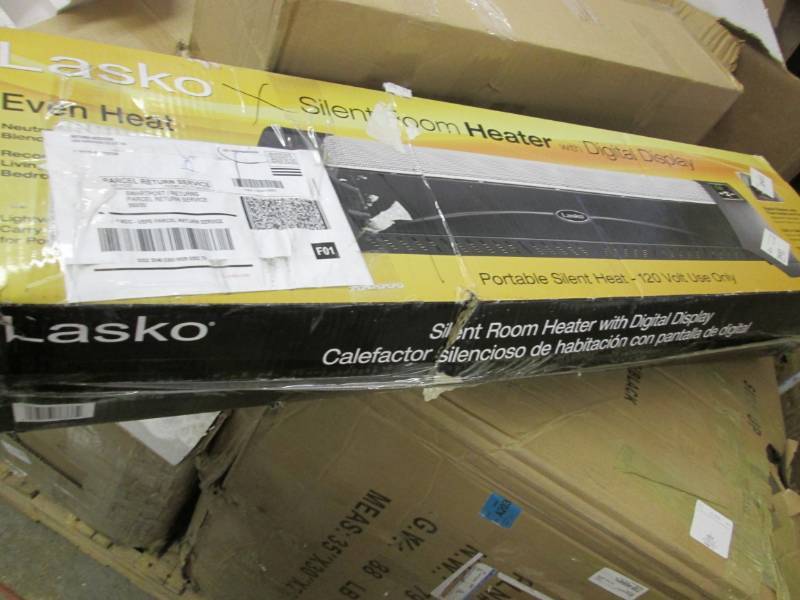 lot 22 image: Baseboard Heater by Lasko open box,...