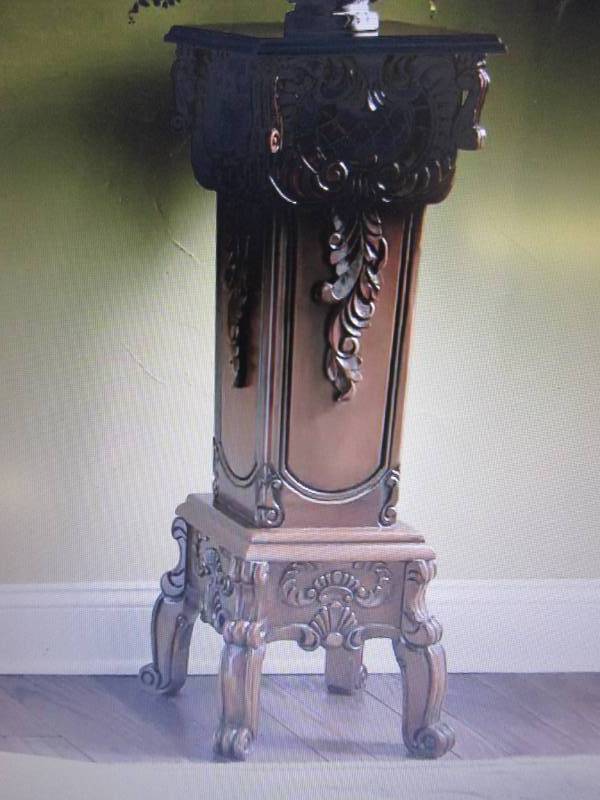lot 93 image: Hand-Carved Pedestal open box, top ...