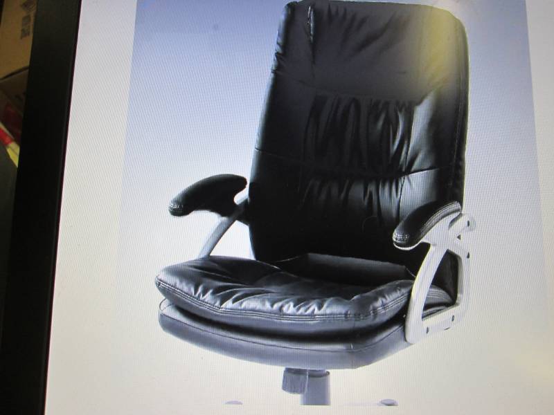 lot 94 image: Executive Office Chair open box Ret...
