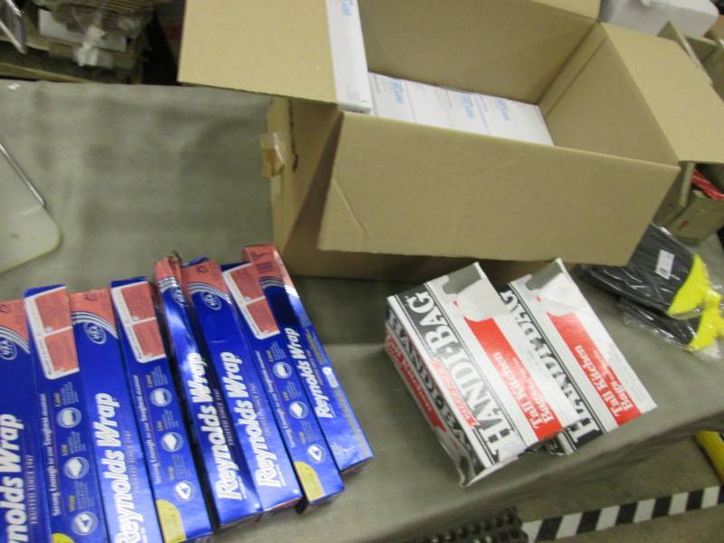lot 118 image: 9 Boxes Boardwalk Large Vinyl Glove...