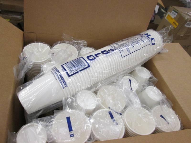 lot 154 image: Case of Solo Hot Drink Cups  6 oz  ...