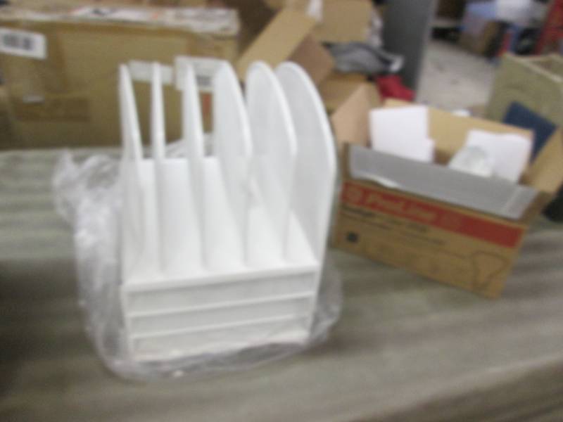 lot 182 image: Mesh Organizer- bent, 4 - 65 W Floo...