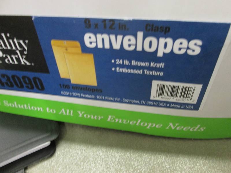 lot 198 image: 2- 25 Packs Purple Twin Folders, 9x...