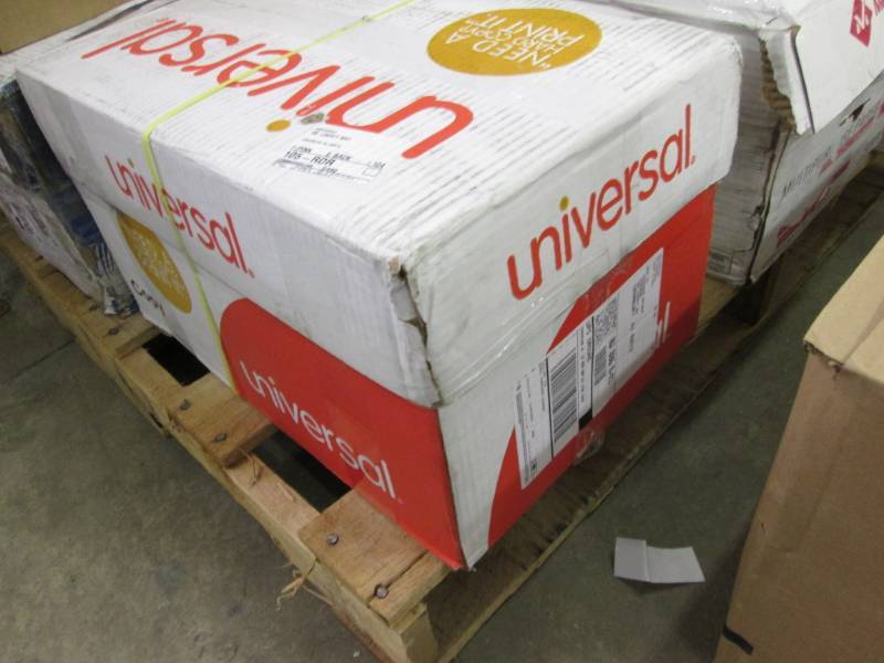 lot 213 image: Case of Universal Copy paper 20 lb ...