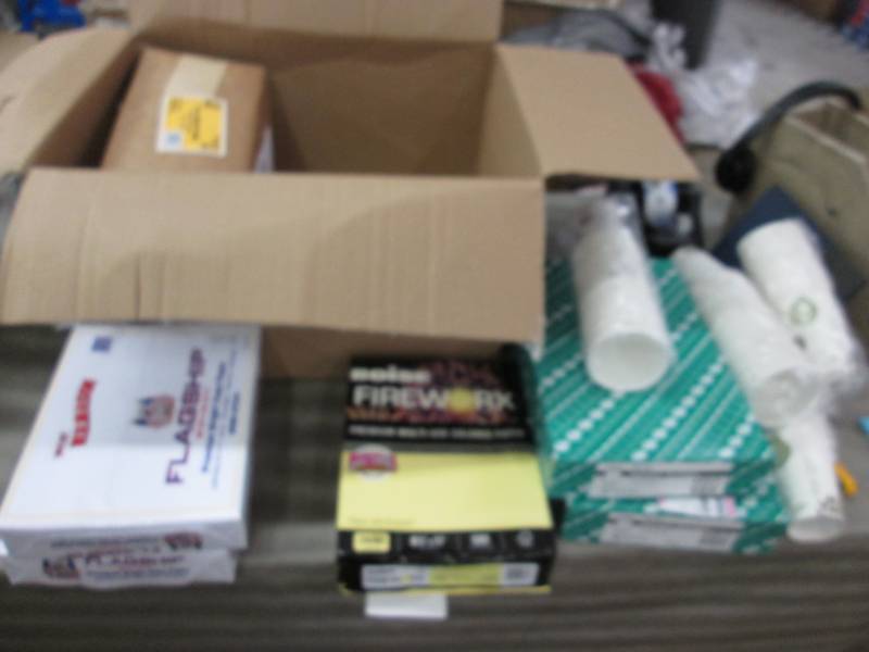 lot 225 image: 500- 10# Grocery Bags, Yellow Paper...