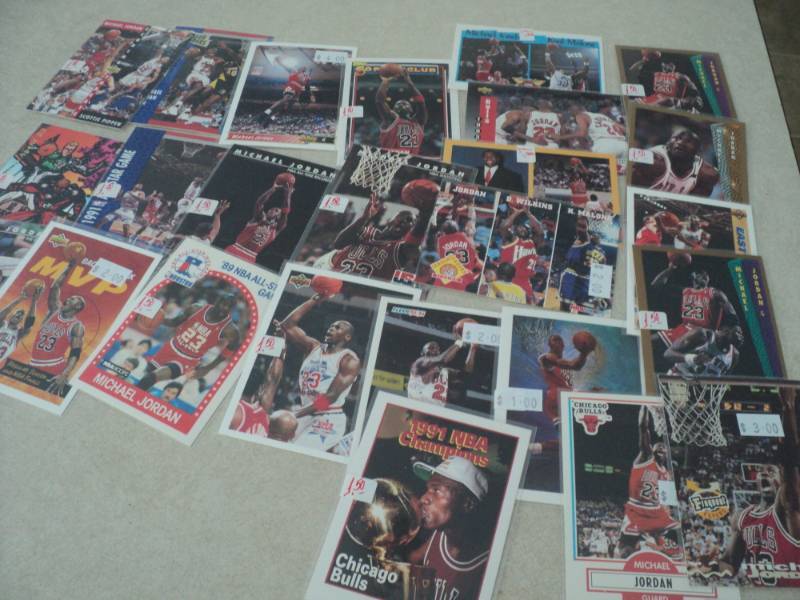 25 Michael Jordan Cards...