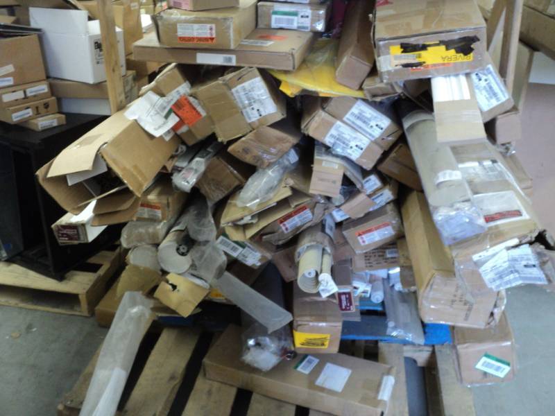 Pallet of Custom Blinds varios widt...