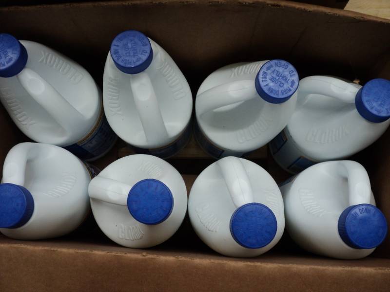 8 Jugs Clorox regular Bleach 64 oz...