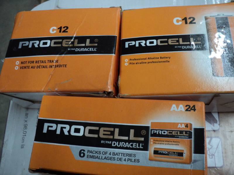 24 Size C Batteries, 16 AA Batterie...