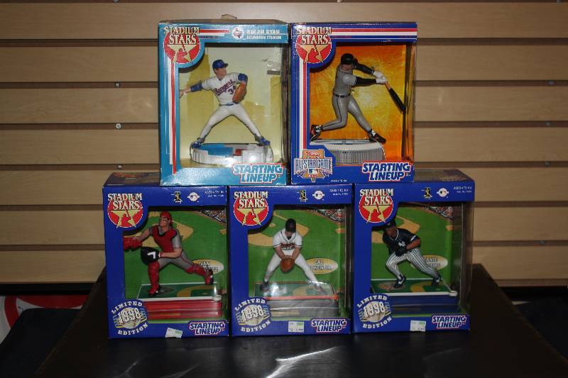lot 2 image: Lot of 5 Mixed Year Kenner Starting Lineup Baseball Figures