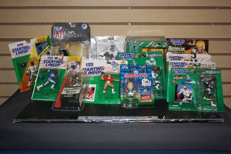 lot 9 image: Lot of 13 Misc Football Figures