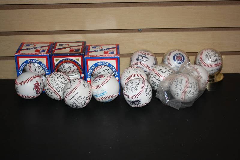 lot 20 image: Lot of 15 Facsimilie Baseballs