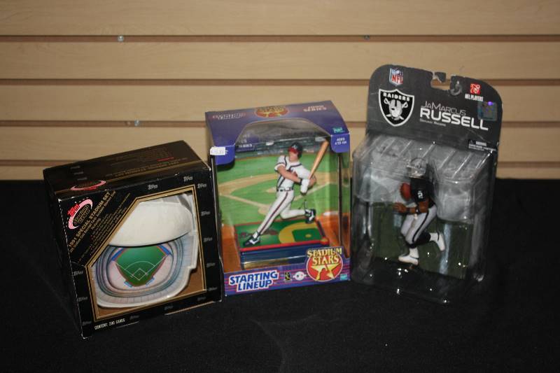 lot 43 image: Lot of 3 FiguresStadium