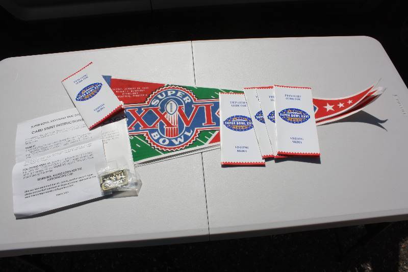 lot 79 image: Lot of 10 Super Bowl XXVI Collectibles