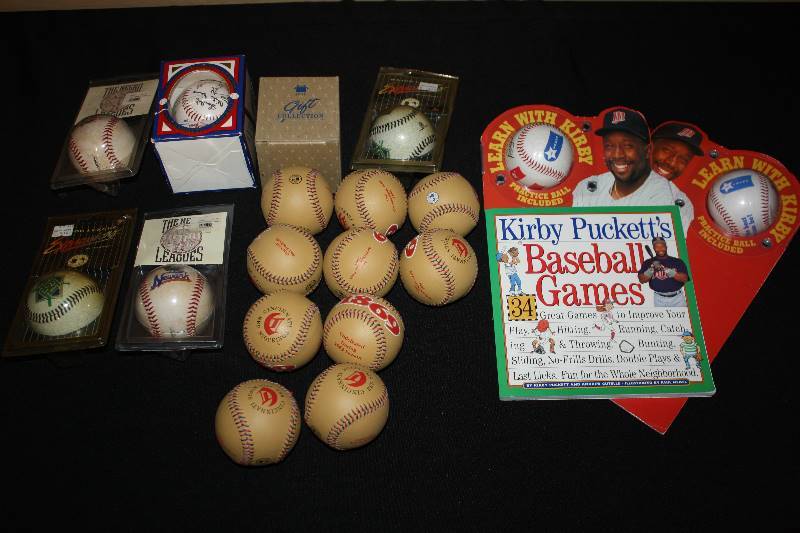 lot 83 image: Lot of 18 Souvenir Baseballs