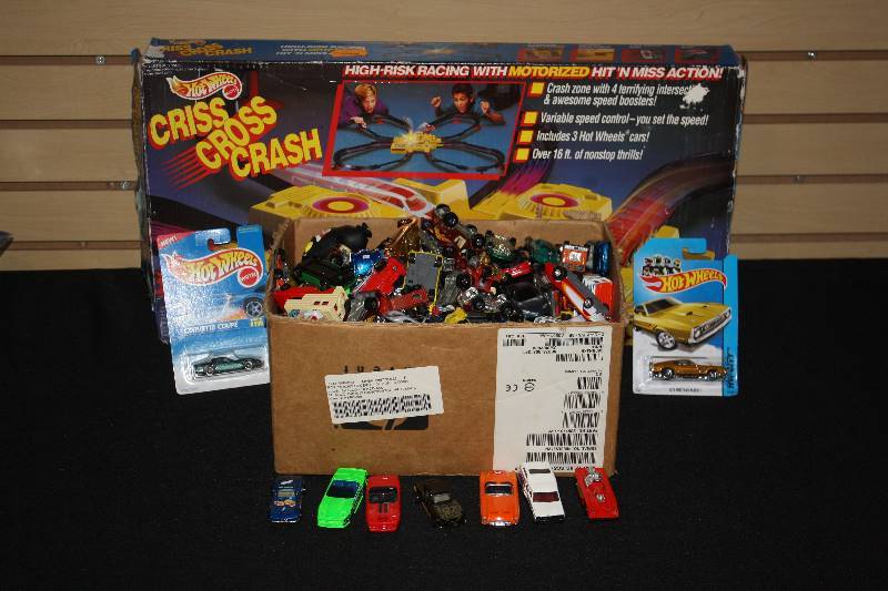 lot 87 image: Lot of Die Cast Cars and Criss Cross Crash Set (1992)