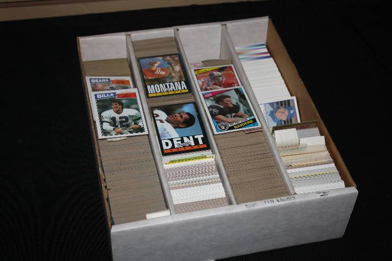 lot 91 image: Four Row Box Sports Cards Mostly 80s Football