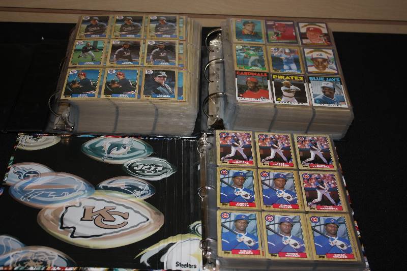 lot 100 image: Lot of 3 Binders and 160 9 Pocket Pages Ultra Pro