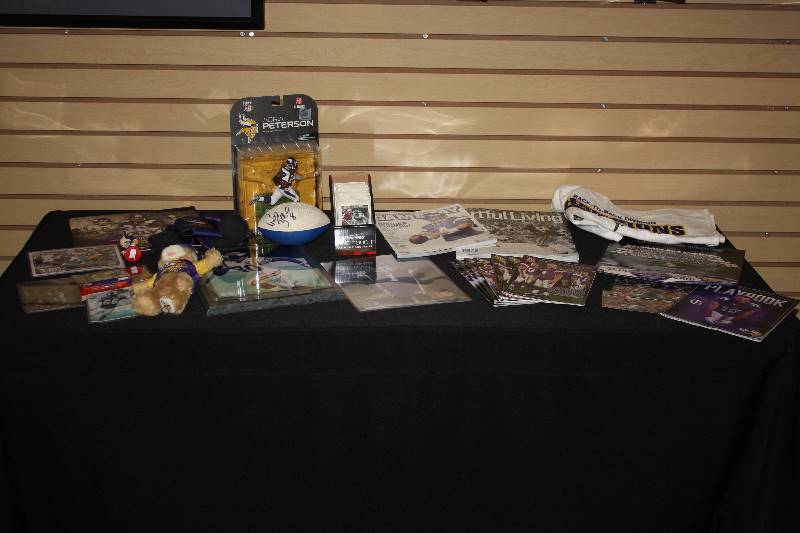 lot 108 image: Lot of 30 Minnesota Vikings Resale Collectibles