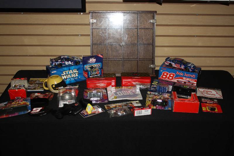 lot 110 image: Lot of 29 Nascar Resale Collectibles