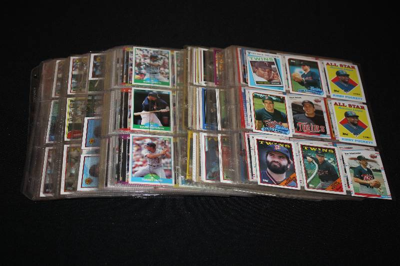 lot 119 image: Lot of 70 9 Pocket Pages  All Minnesota Twins