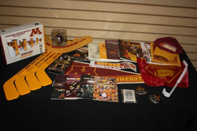 lot 124 image: 25 Item Minnesota Gophers Resale Lot