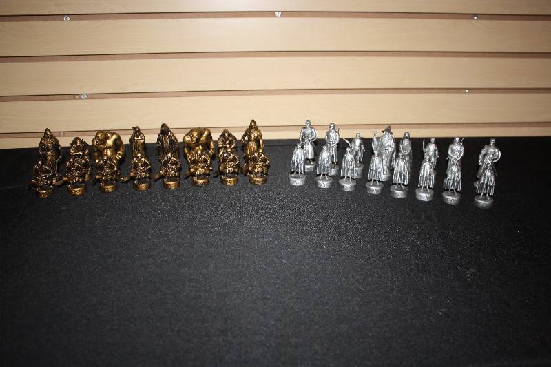 lot 134 image: Lord of the Rings Chess Set