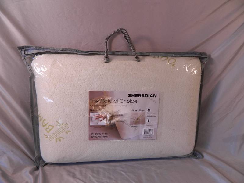 lot 9 image: New Bamboo Memory Foam Queen Pillow