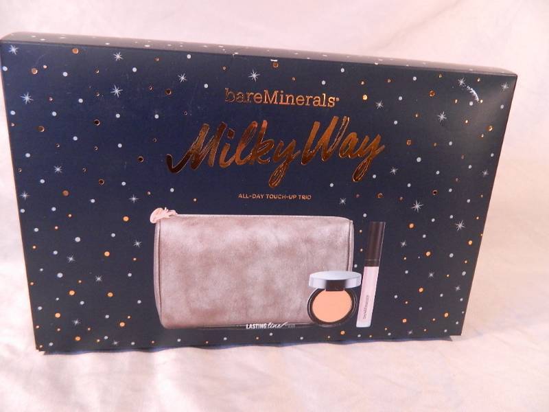 lot 28 image: New Bare Minerals Set