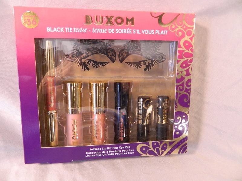 lot 29 image: New Buxom Set