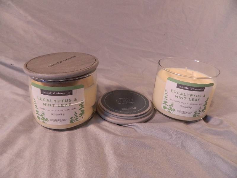 lot 34 image: 2 New Essential Oil and Natural Wax Candles