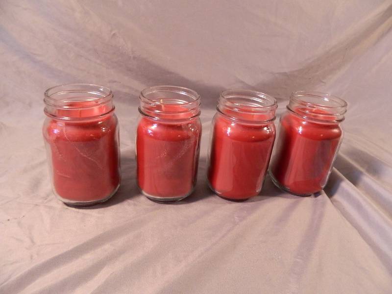 lot 40 image: 4 New Cinnamon Candles