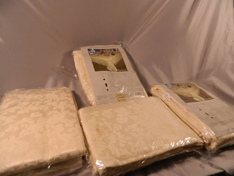 lot 60 image: 4 New Nice Tablecloths